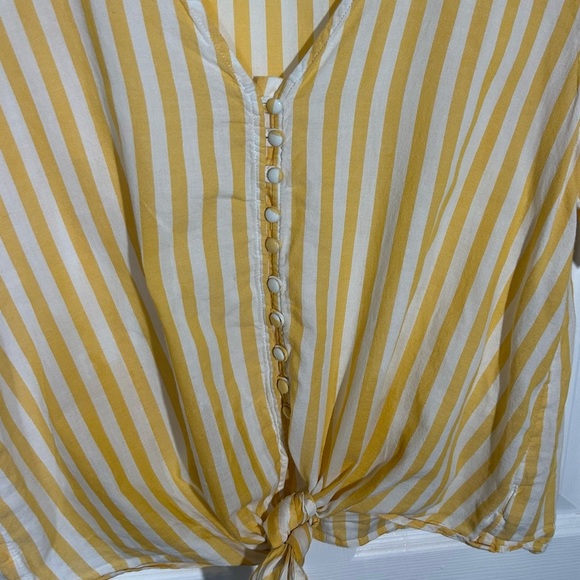 Madewell Agency Tie-Front Button Top in Pompano Stripe. Size Large Yellow White - Picture 5 of 9